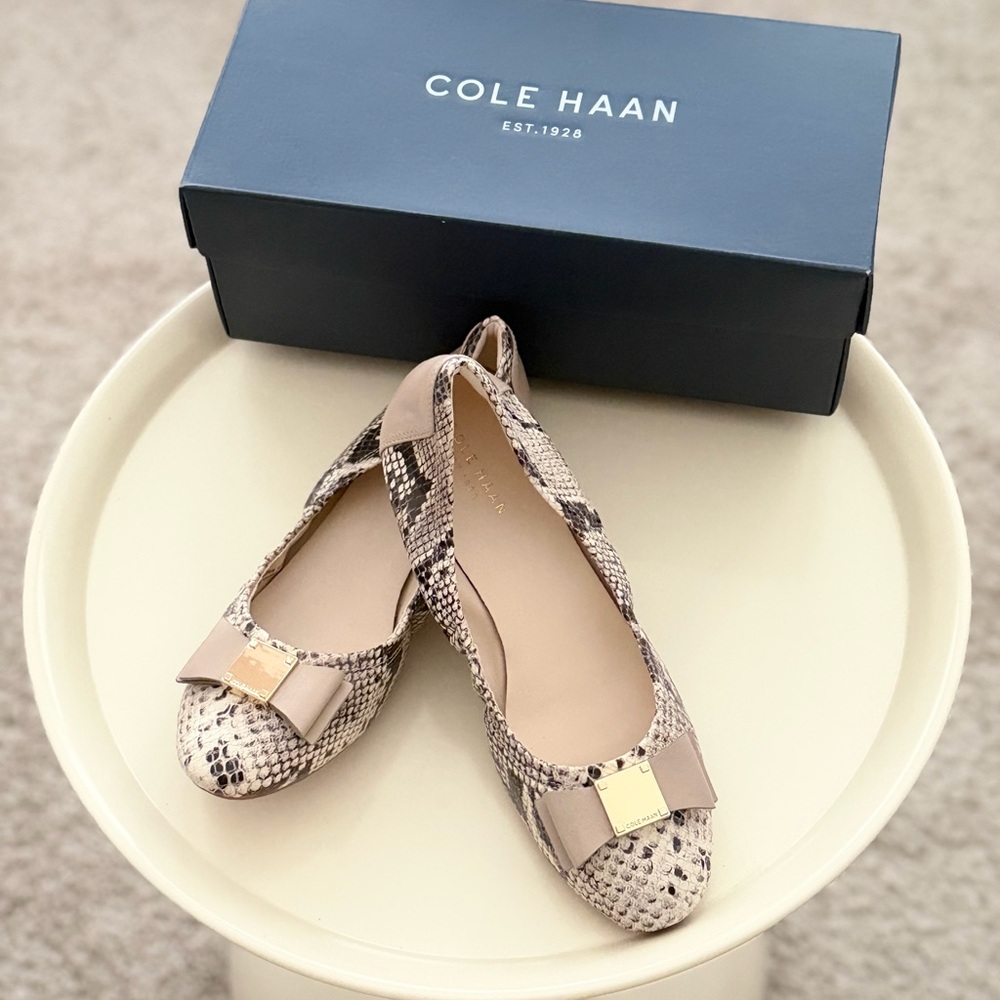 NIB Cole Haan Women's Snakeskin Flats with Bow - Beige and Brown